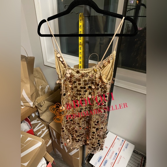 BLOGGERS FAV ZARA GOLDEN SEQUIN MINI DRESS - Picture 3 of 9